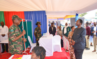 WAZIRI SIMBACHAWENE ATEMBELEA BANDA LA ULINZI